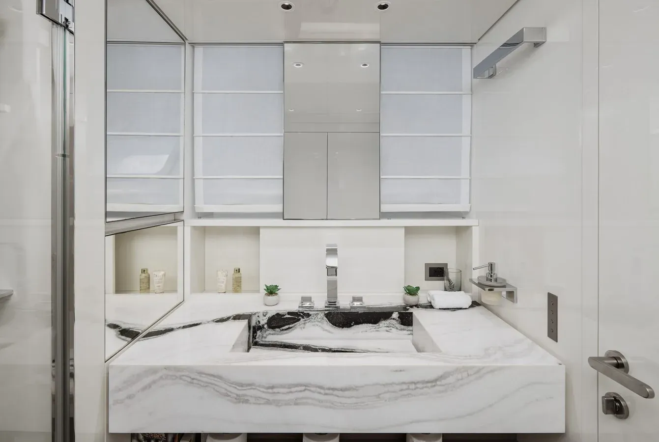 Buy a yacht ZAFFIRO III 2020
