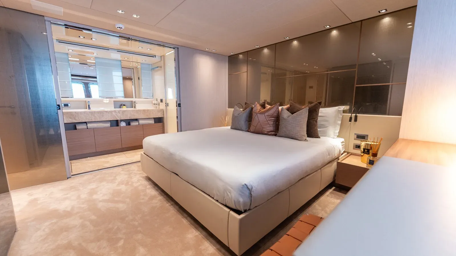 LA 87 yacht sale