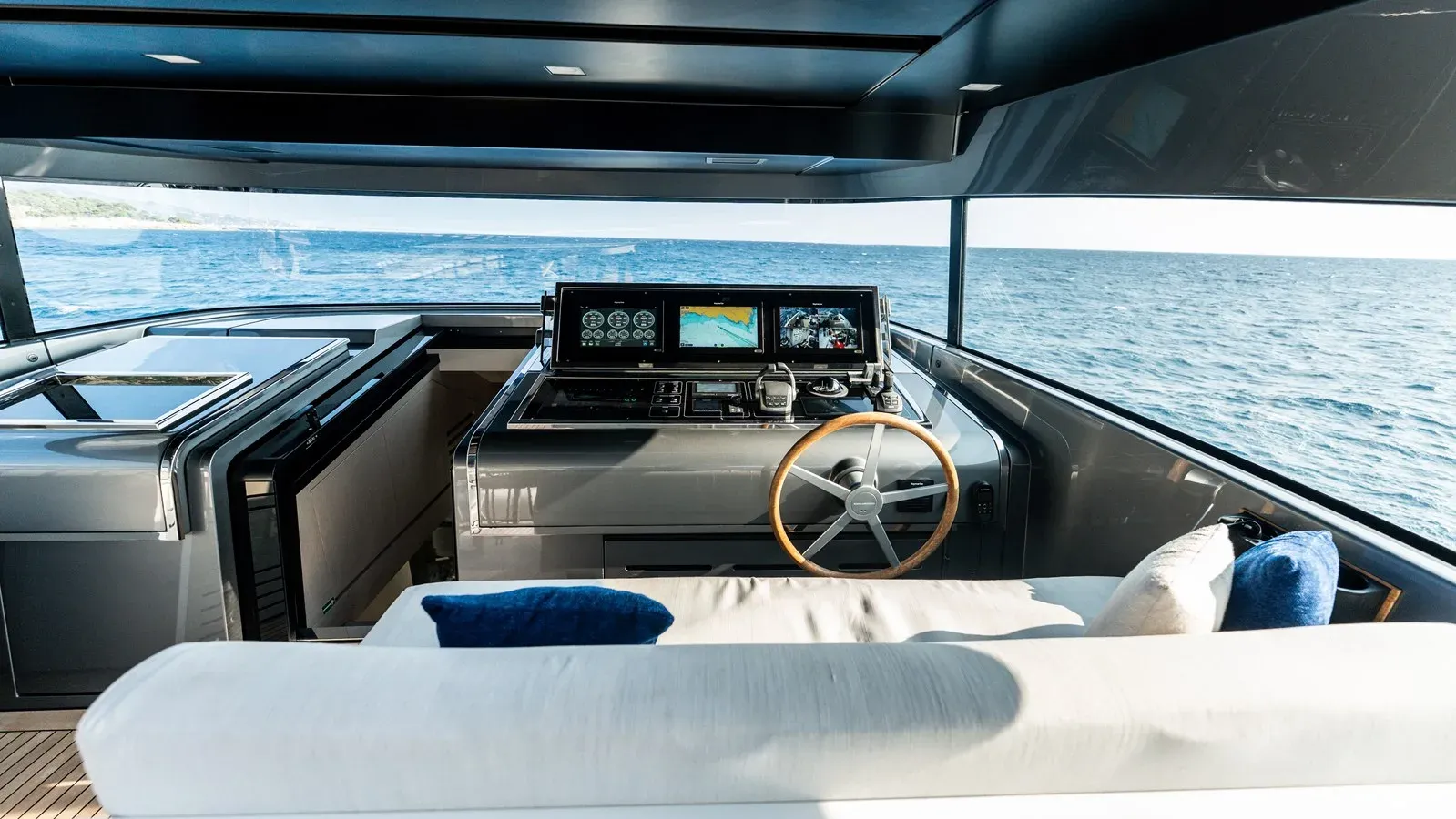 LA 87 yacht sale