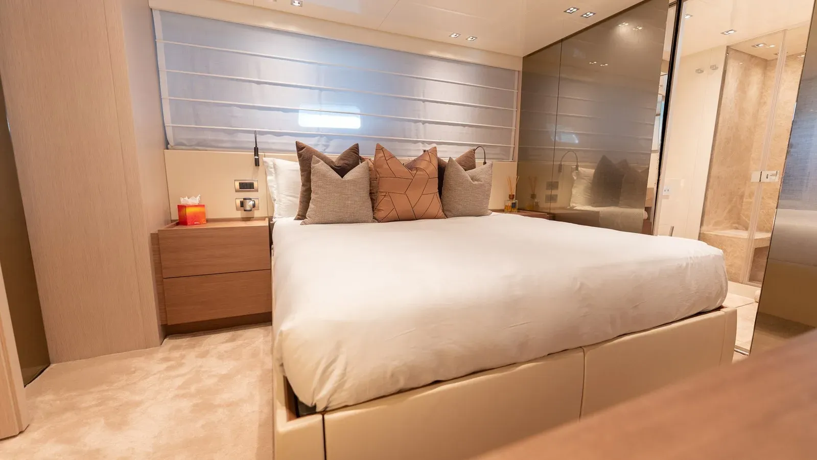 LA SX88 yacht sale