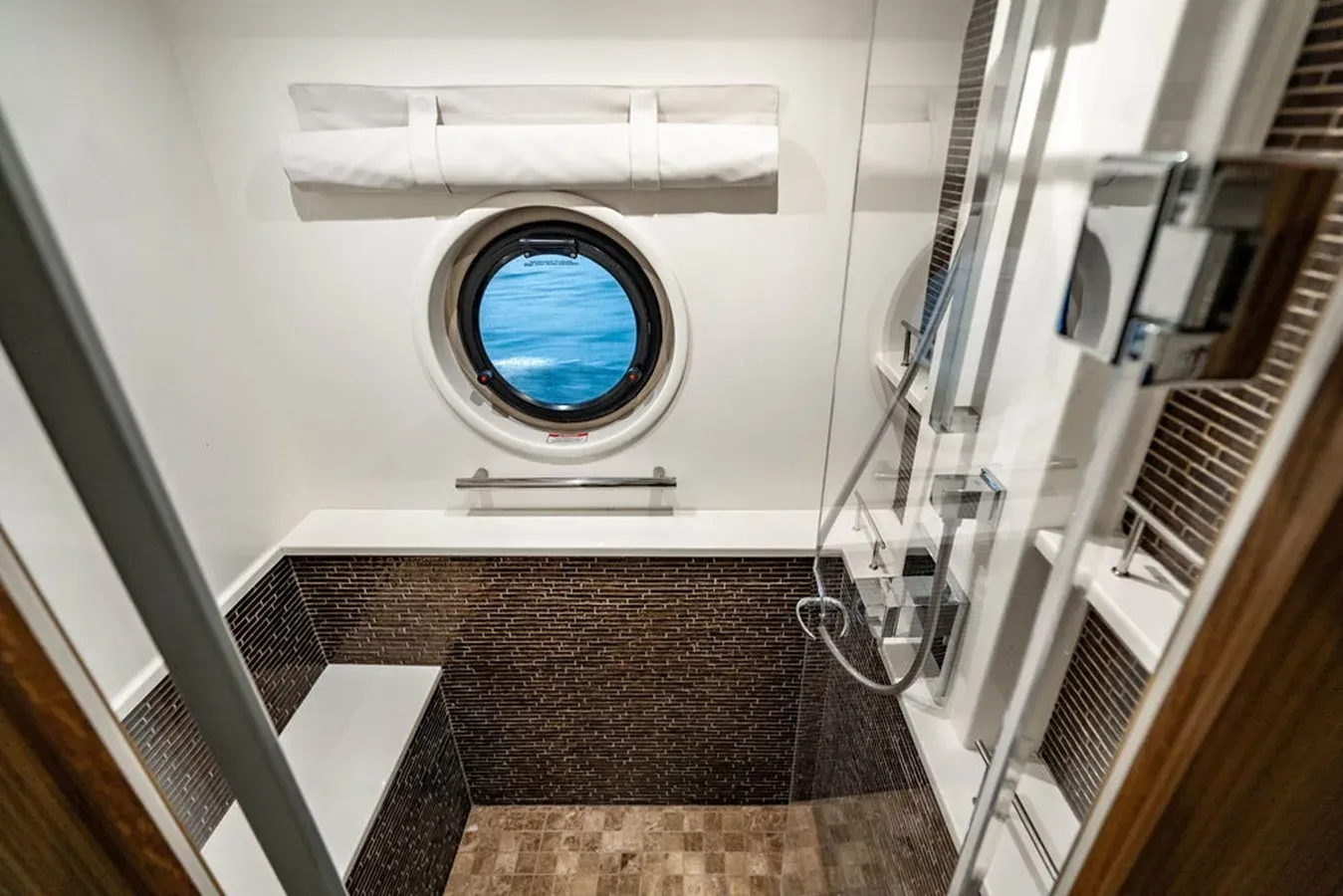 Купить яхту Bella L650 в Shestakov Yacht Sales