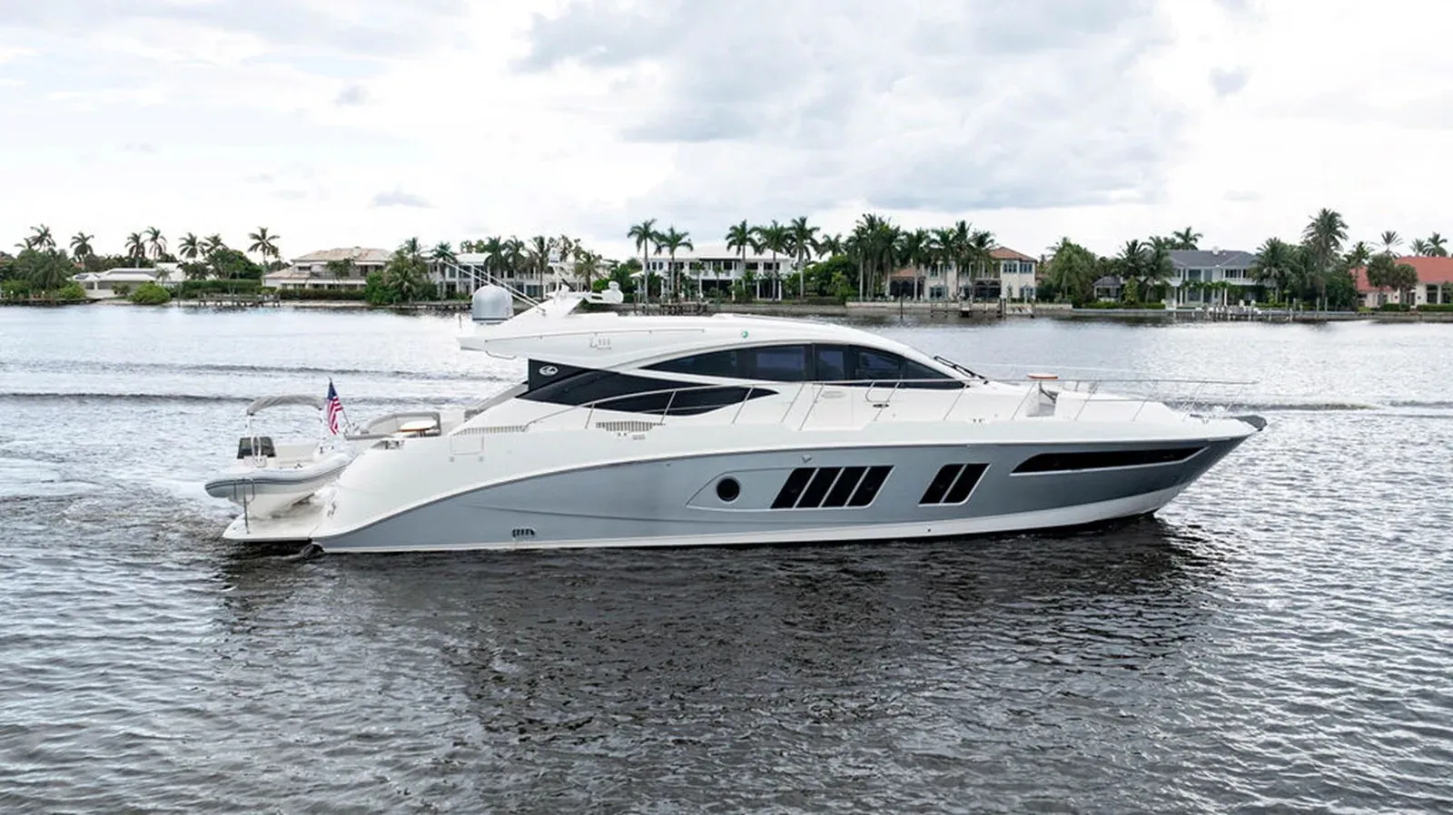 Купить яхту Bella - SEA RAY в Shestakov Yacht Sales