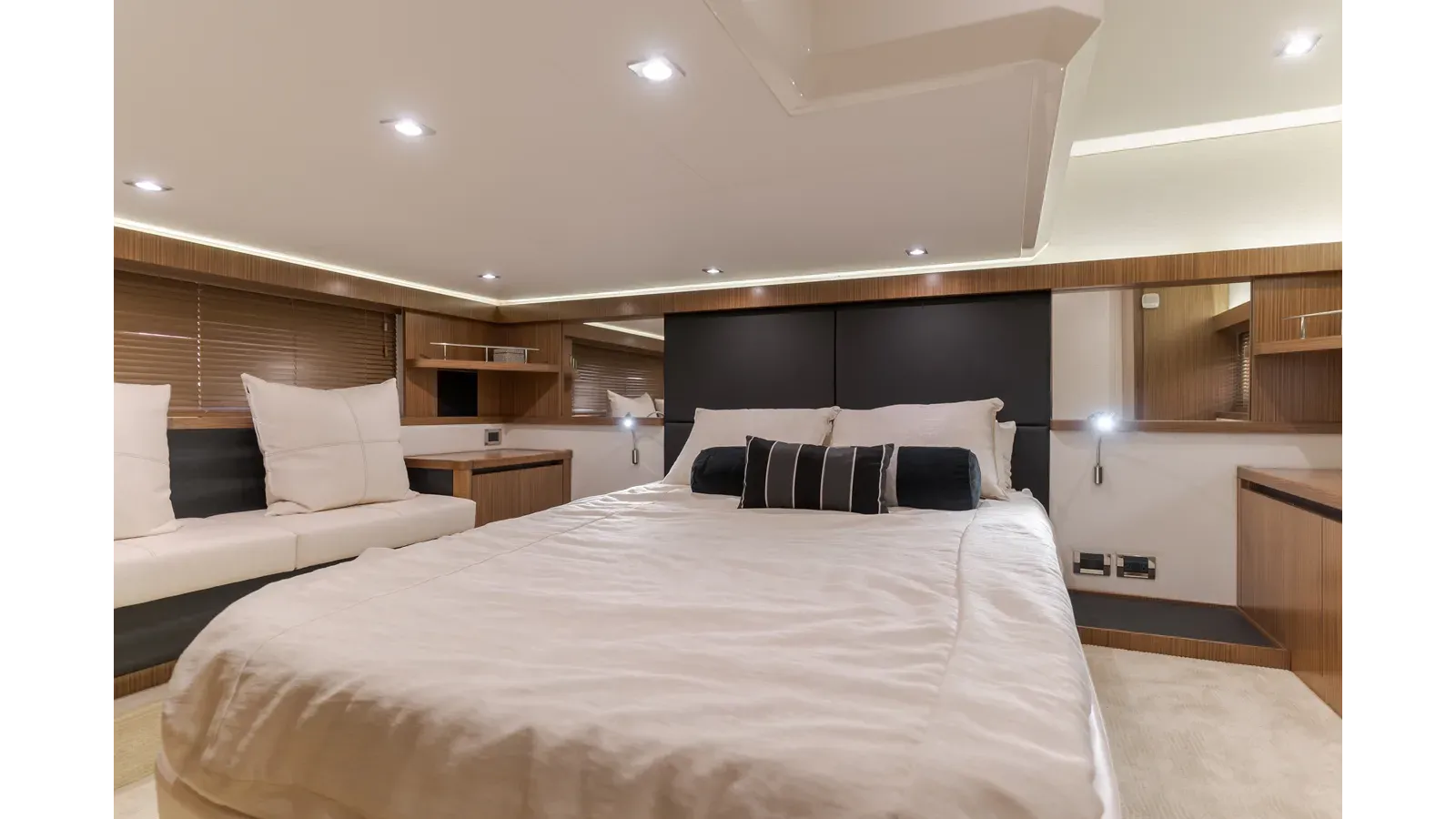 Saw Sea IIII Sundancer 460 yacht sale