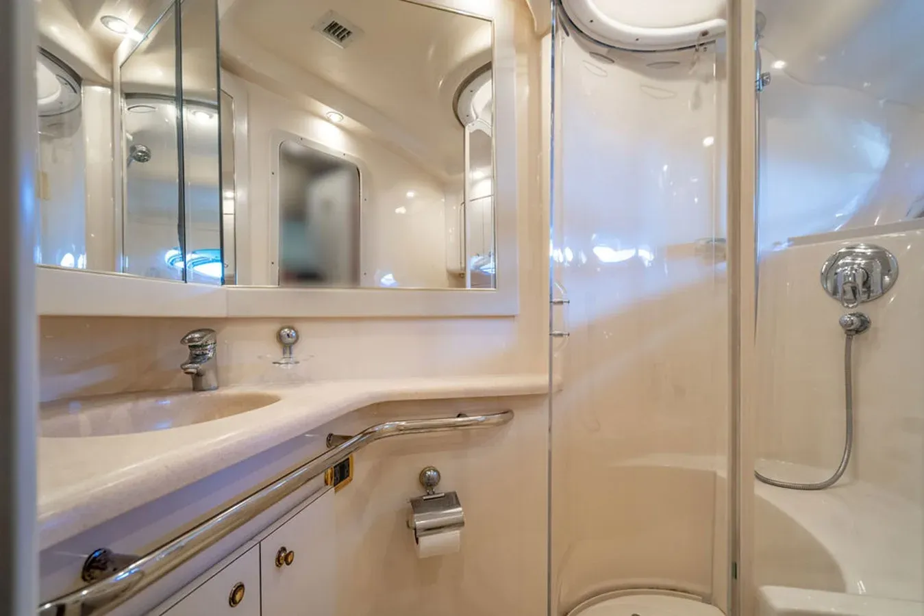 Купить яхту Bubble Trouble ll - SEA RAY в Shestakov Yacht Sales