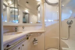 Купить яхту Bubble Trouble ll - SEA RAY в Shestakov Yacht Sales