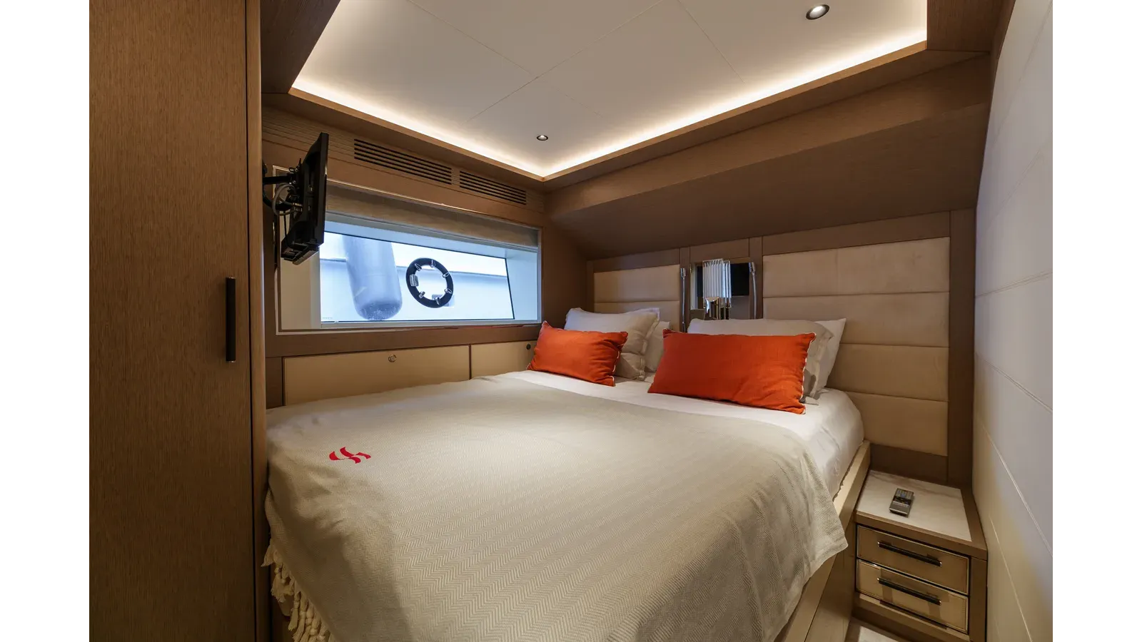 Buy a yacht HELIOPHILIA