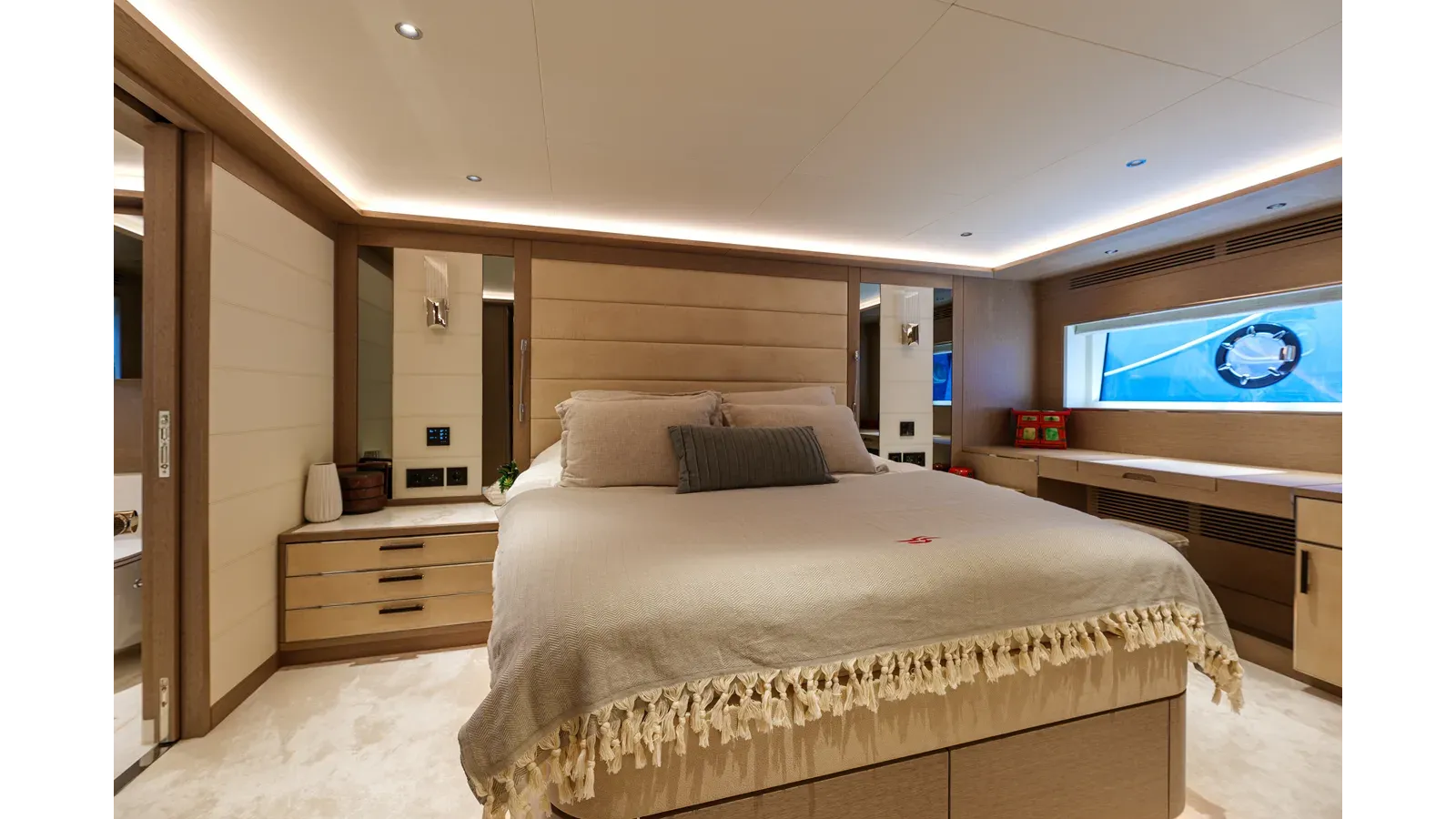 Buy a yacht HELIOPHILIA