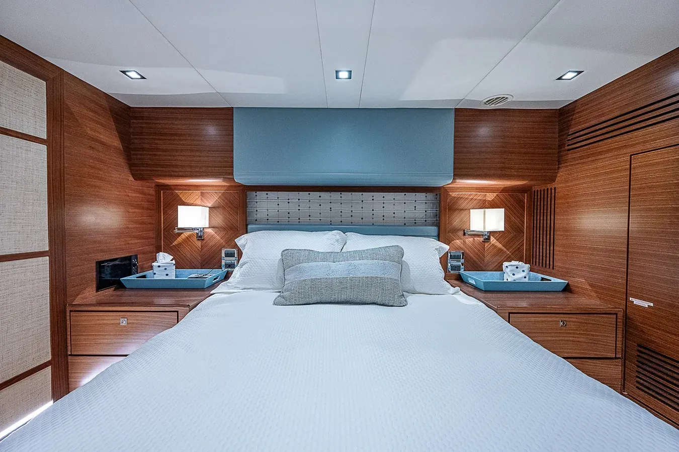 Buy a yacht EAST BY SOUTH