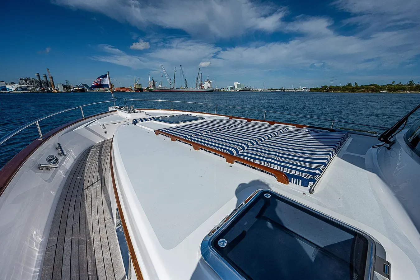 Buy a yacht EAST BY SOUTH