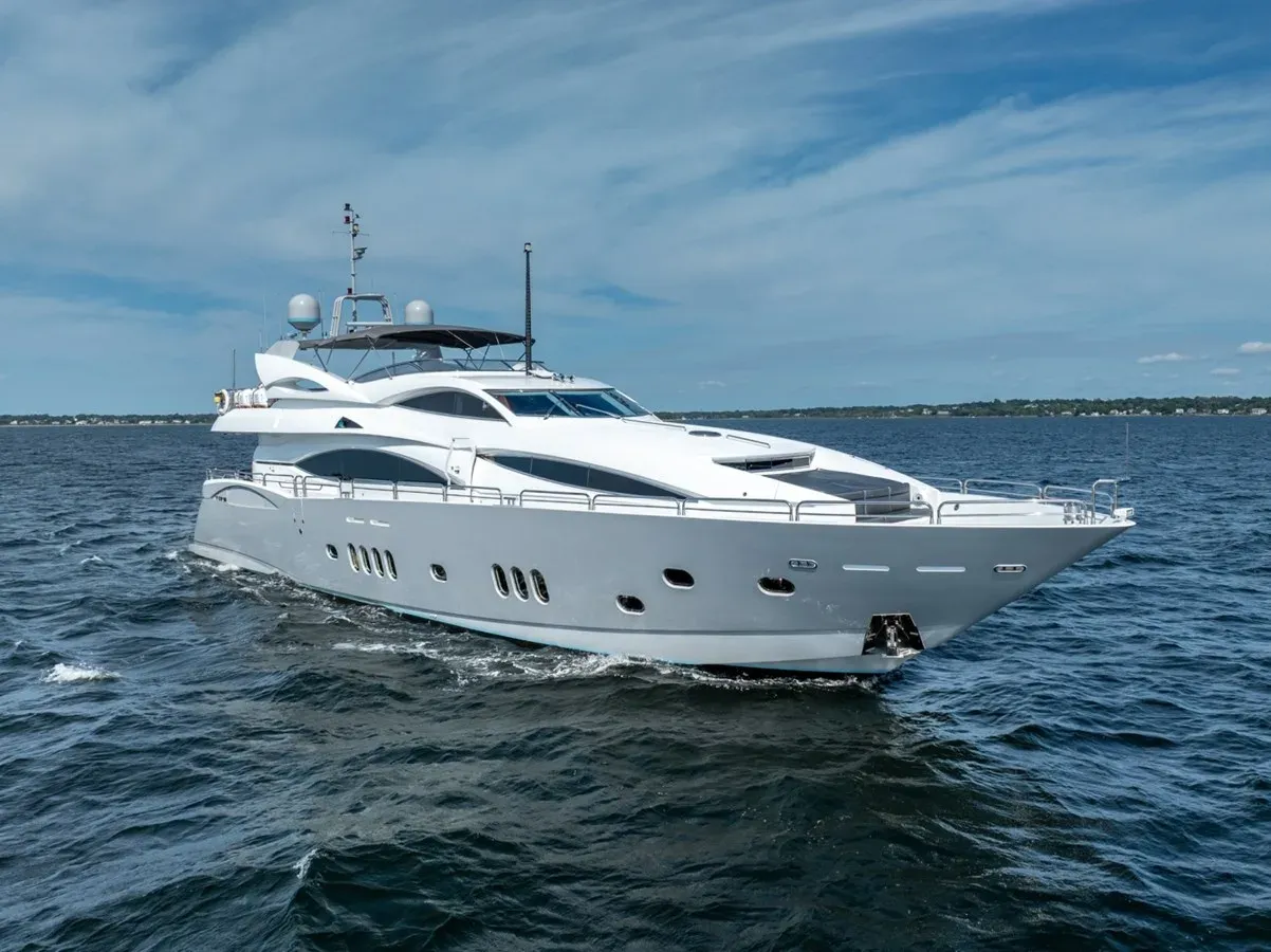 Buy a yacht 2004 Sunseeker 105 Yacht 105