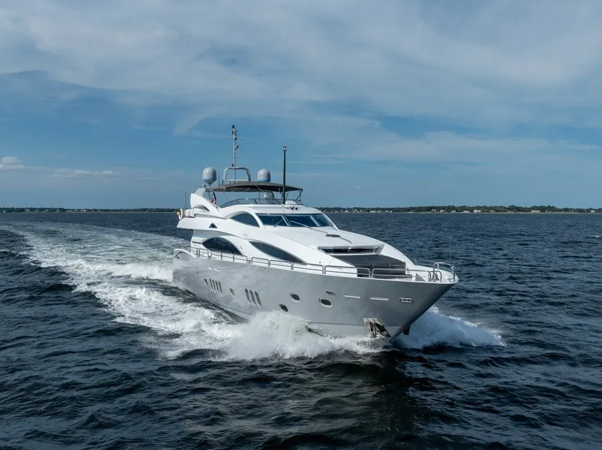 the best price on 2004 Sunseeker 105 Yacht