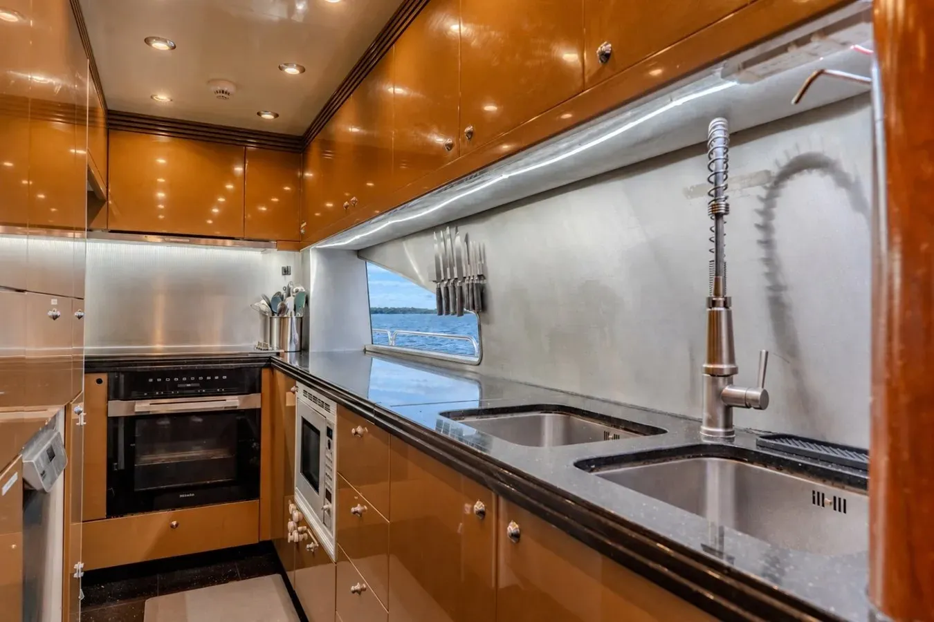 Buy a 2004 Sunseeker 105 Yacht 2004 at Shestakov Yacht Sales