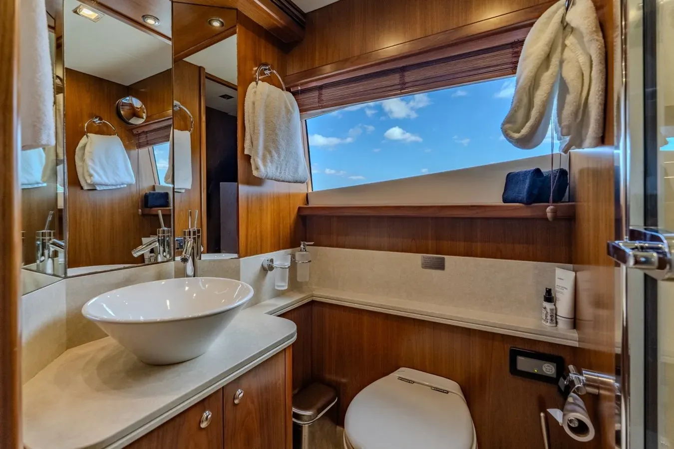 Buy a yacht 2004 Sunseeker 105 Yacht - Sunseeker
