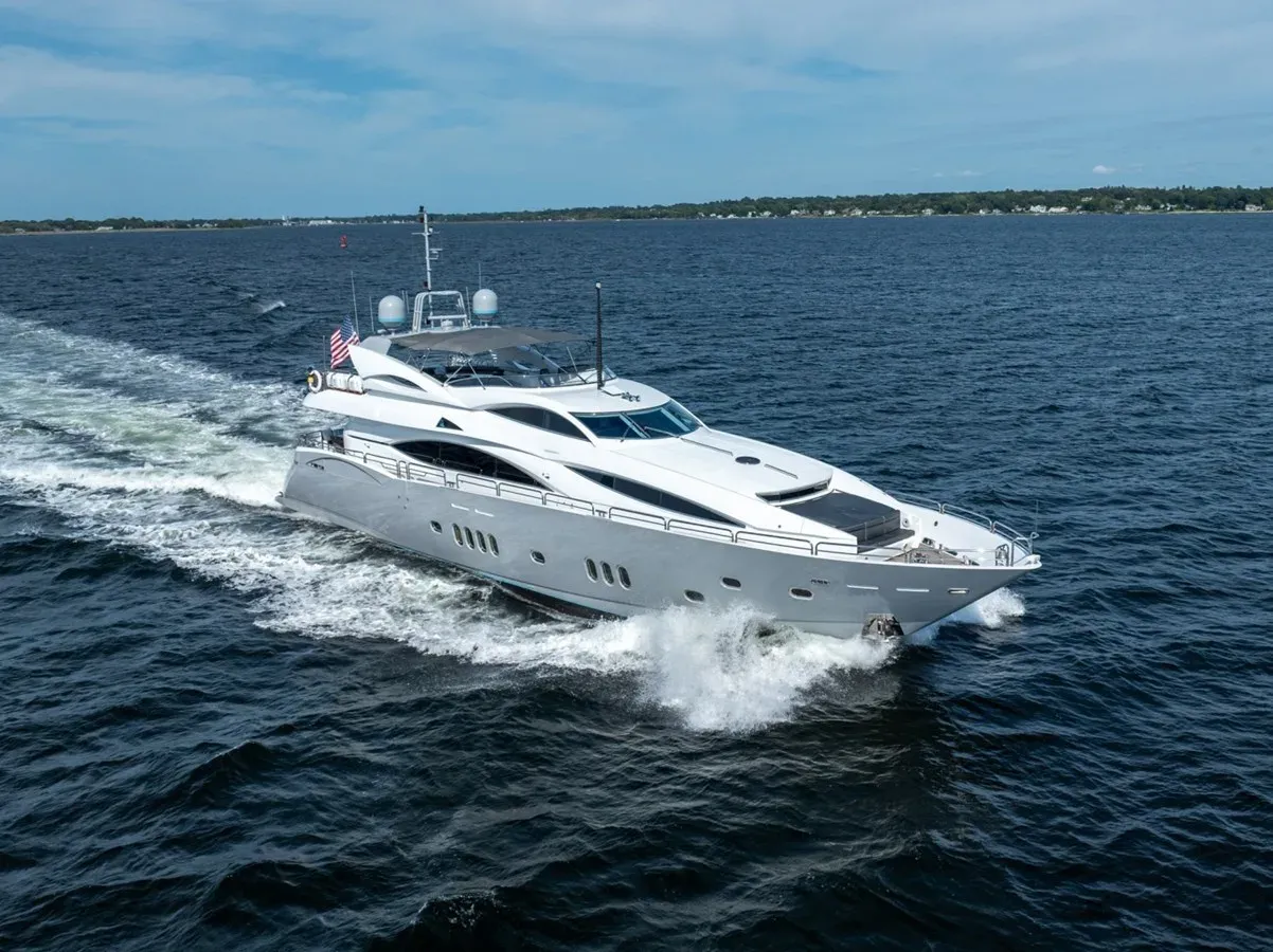 the best price on 2004 Sunseeker 105 Yacht