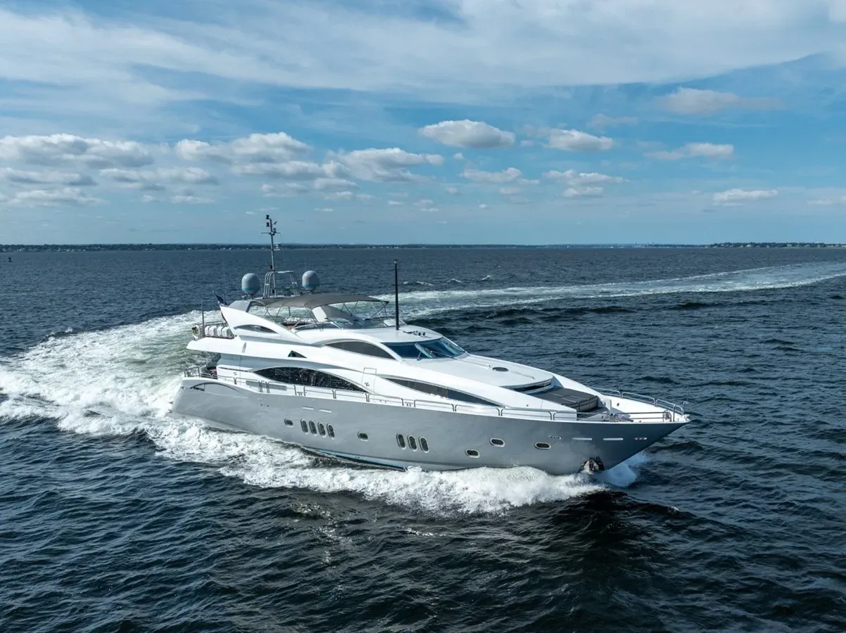 Buy a yacht 2004 Sunseeker 105 Yacht 2004