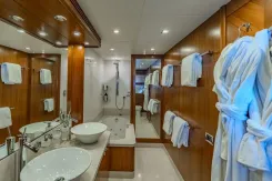2004 Sunseeker 105 Yacht price