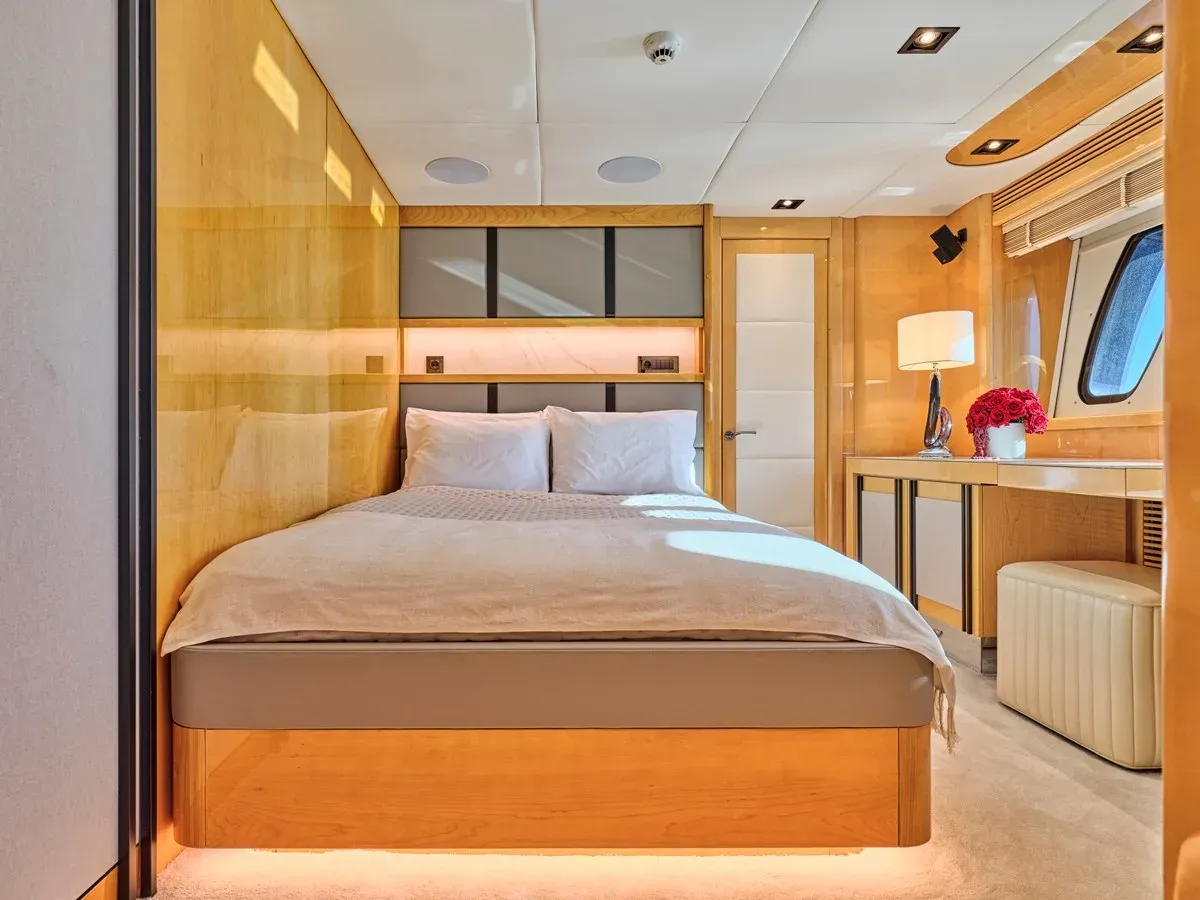 Buy a Blade I - Sunseeker at Shestakov Yacht Sales
