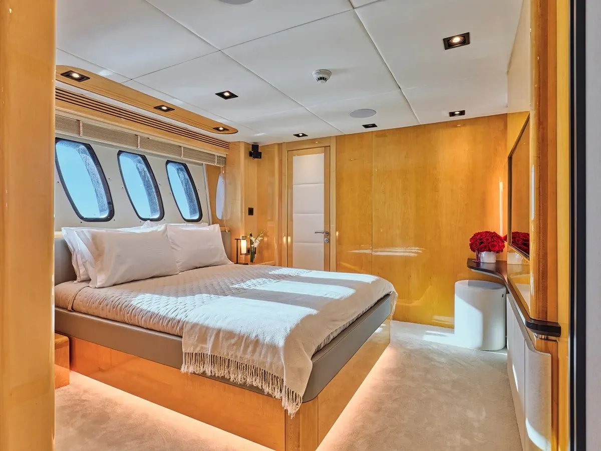 Blade I 2009 yacht sale