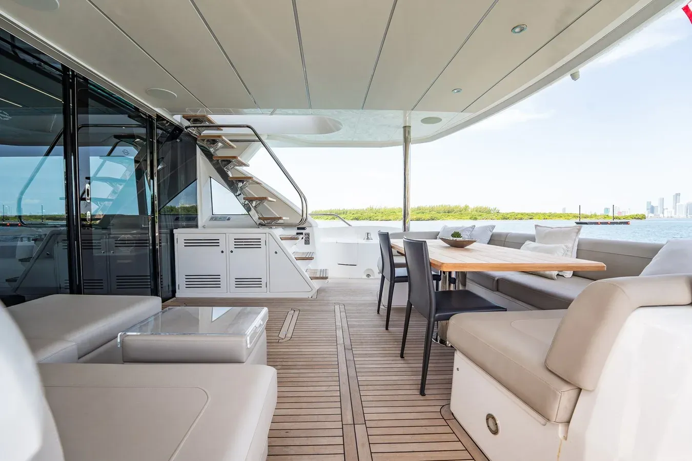 Buy a yacht BAZINGA - Sunseeker
