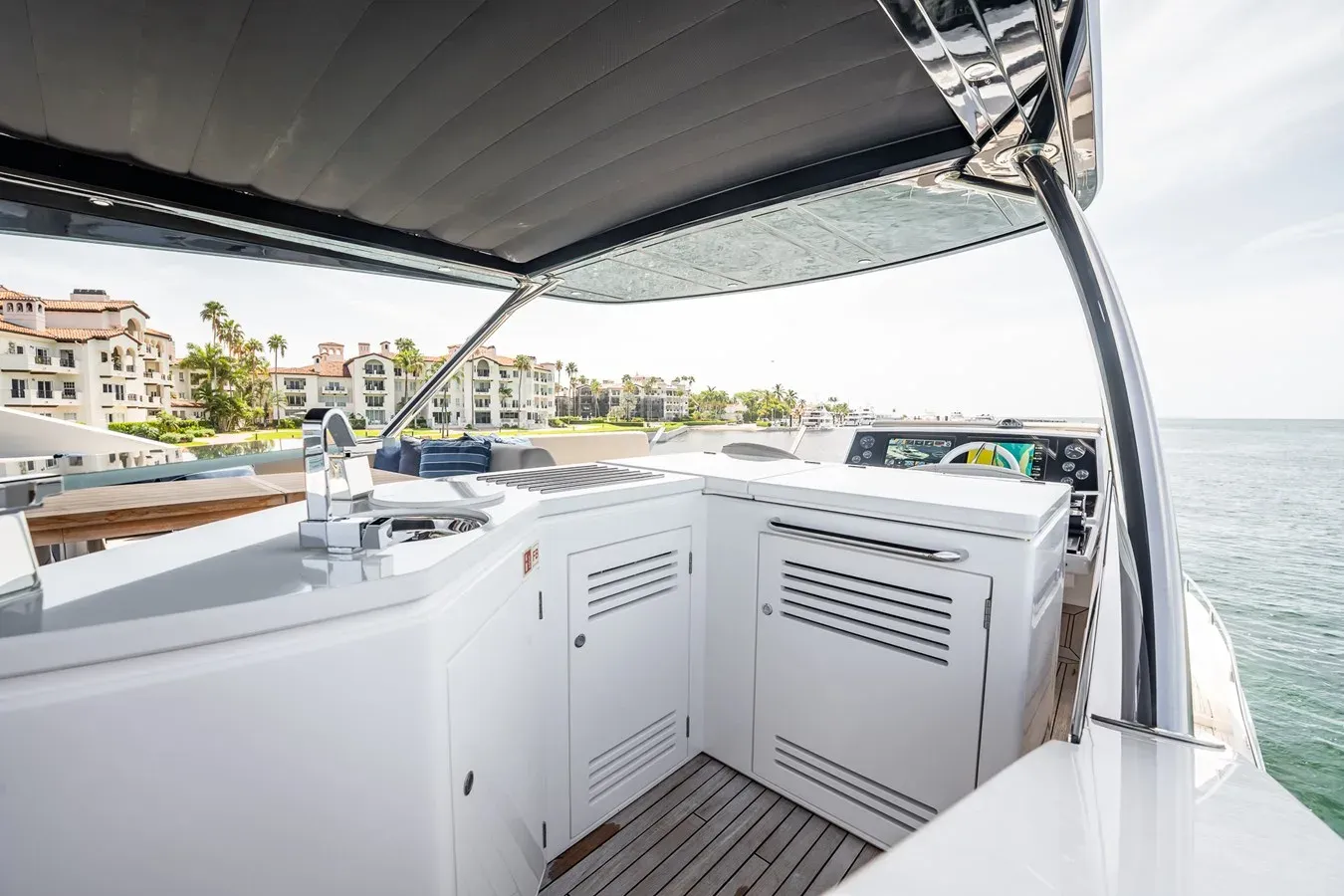 Buy a yacht BAZINGA