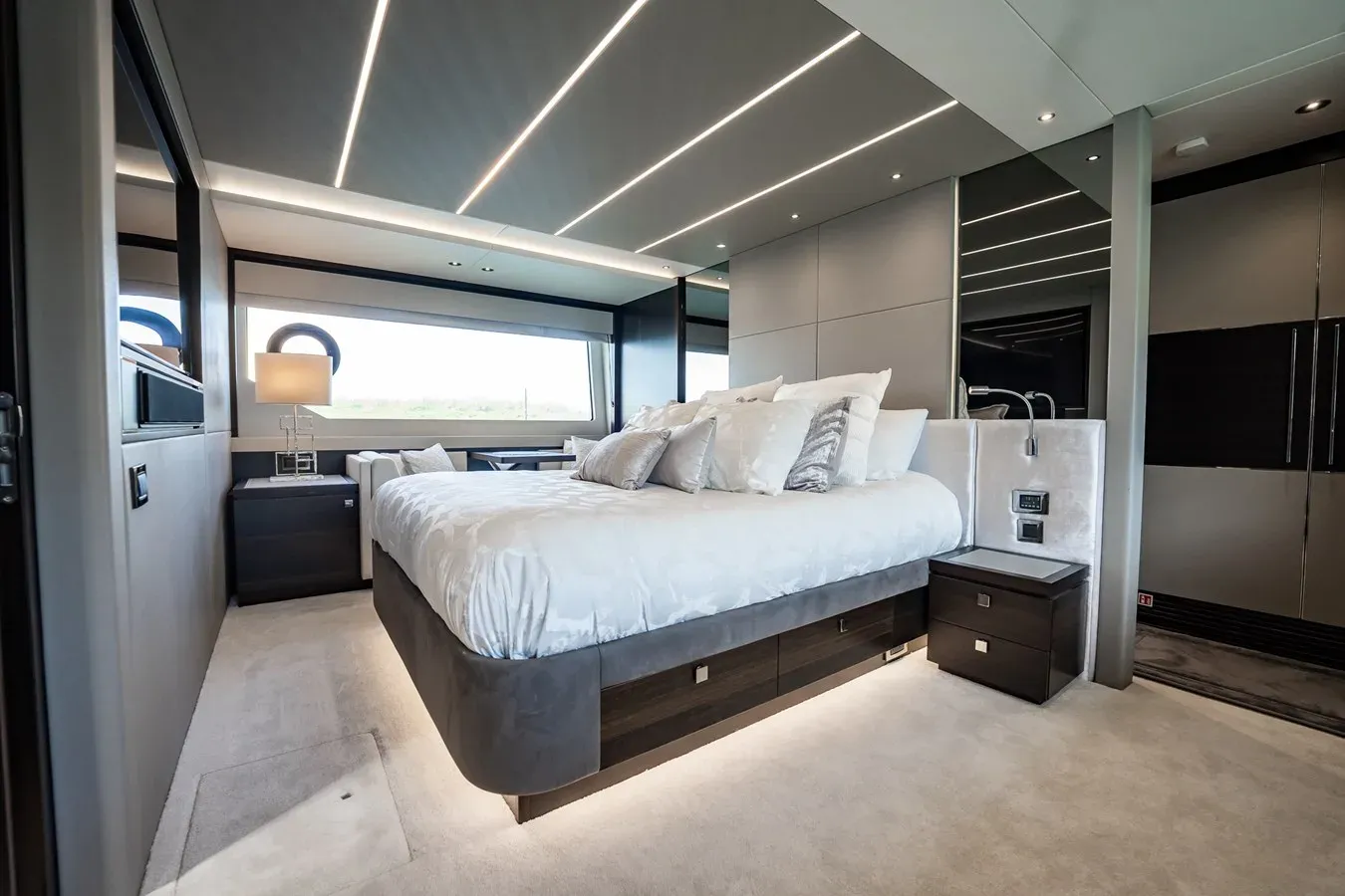 Buy a yacht BAZINGA - Sunseeker