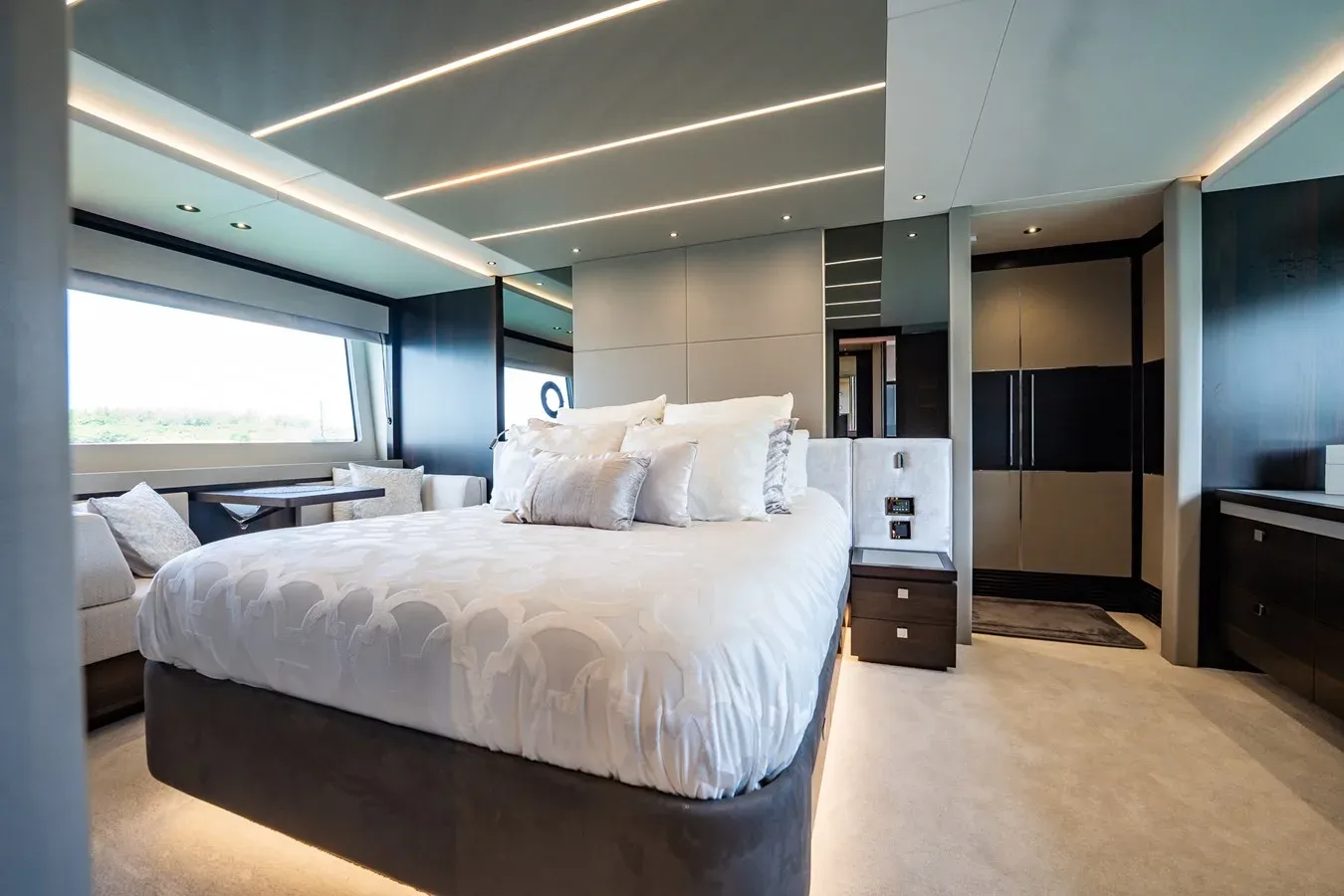 the best price on BAZINGA 76 Yacht