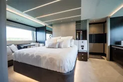 the best price on BAZINGA 76 Yacht