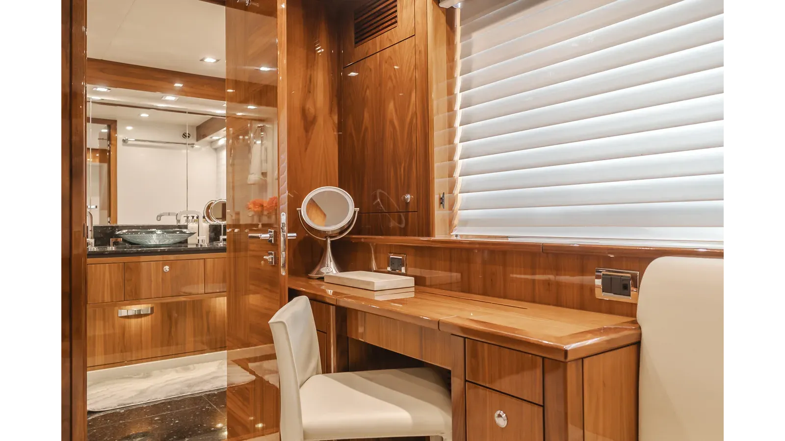 Buy a yacht Indecent Proposal IV - Sunseeker