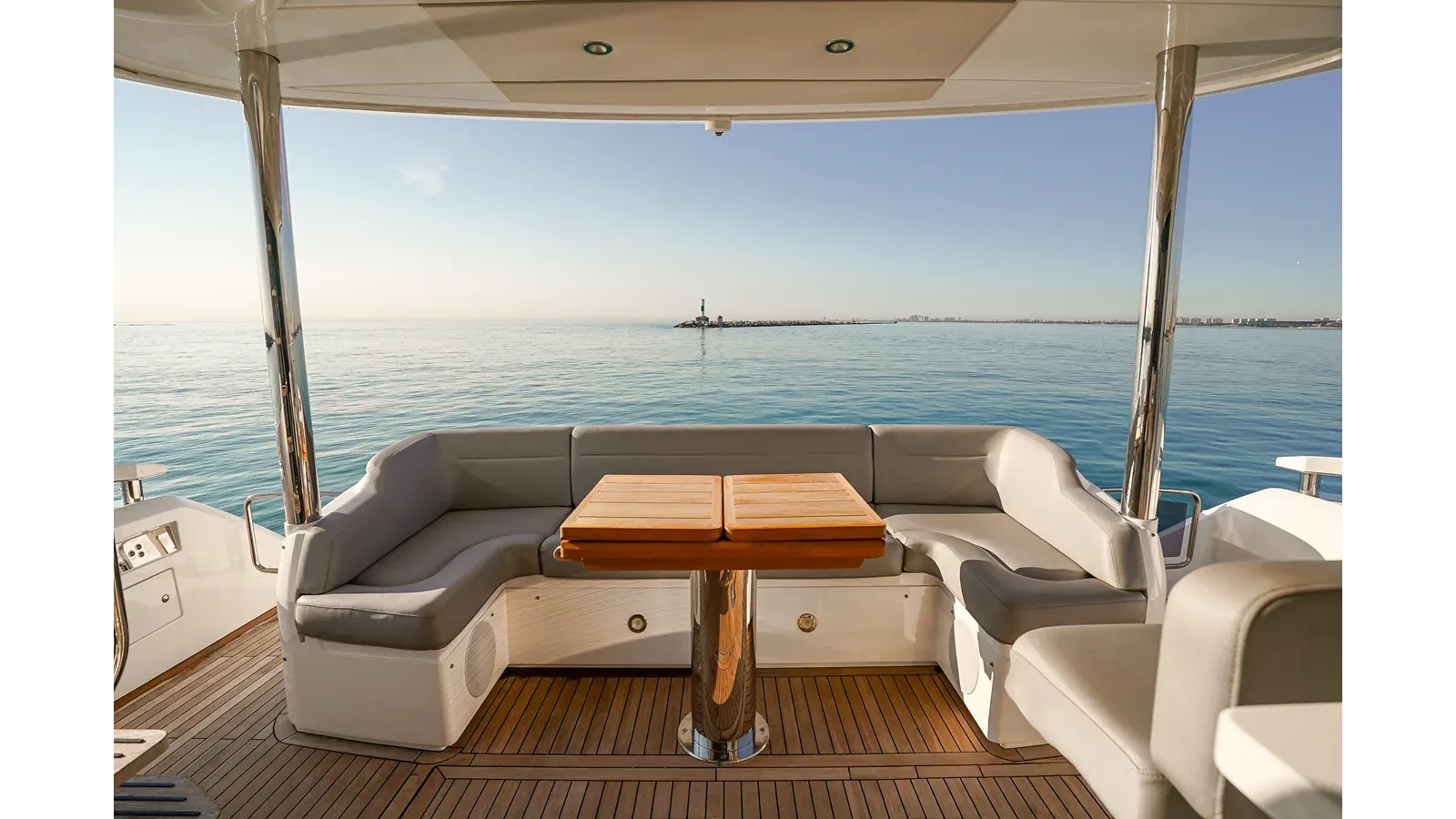 Купить яхту LUCKY BET Manhattan 66 в Shestakov Yacht Sales