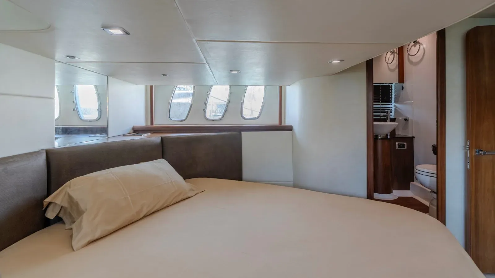 SILENIK III - Sunseeker price