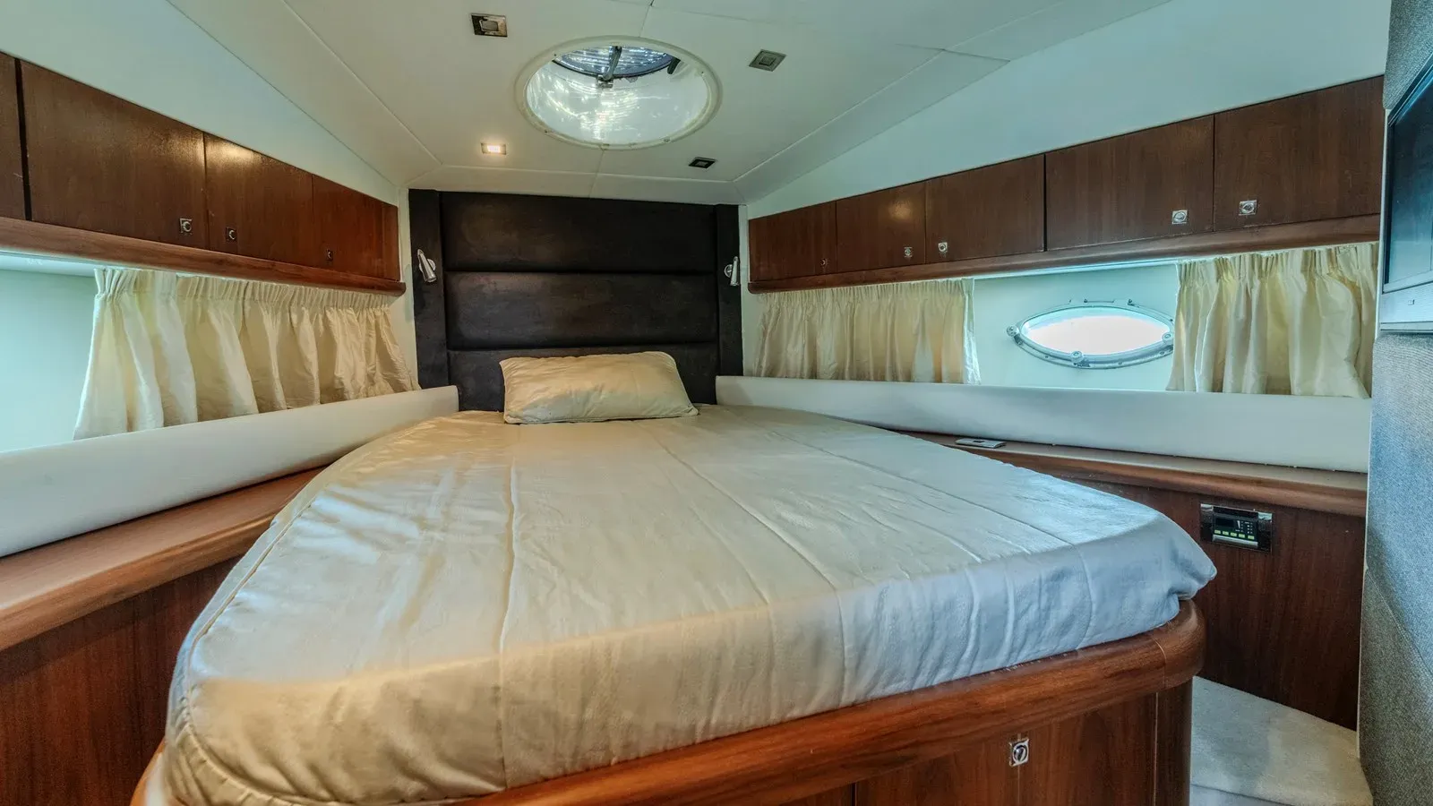 the best price on SILENIK III 2009