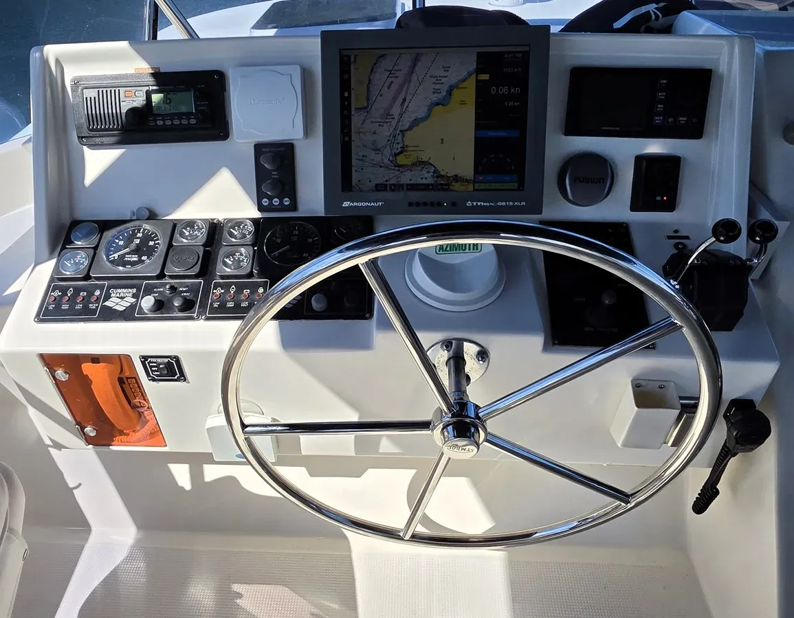Buy a yacht SEQUEL - SYMBOL