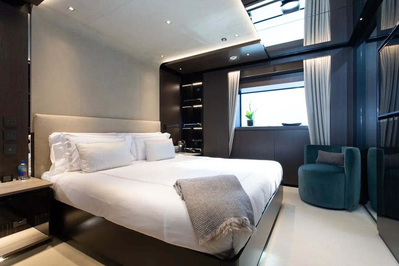 the best price on CASINO ROYALE - TANKOA YACHTS