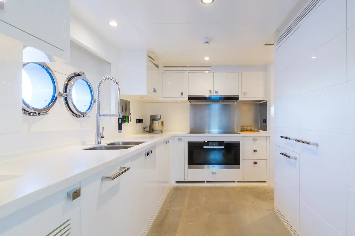 Купить яхту S7 в Shestakov Yacht Sales