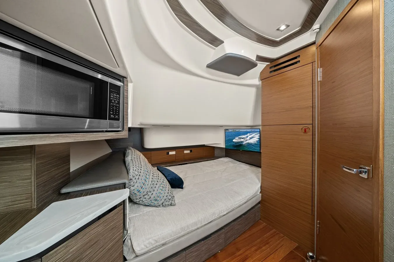 Buy a yacht What the Hull