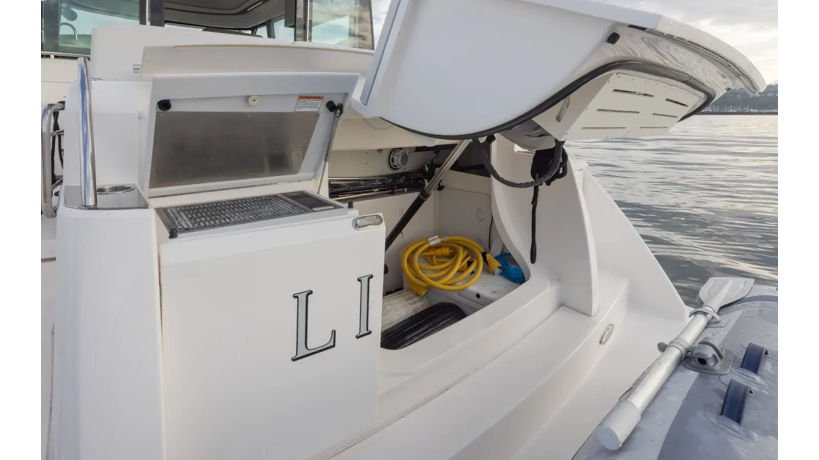 Buy a yacht TIARA C49 COUPE C49 Coupe