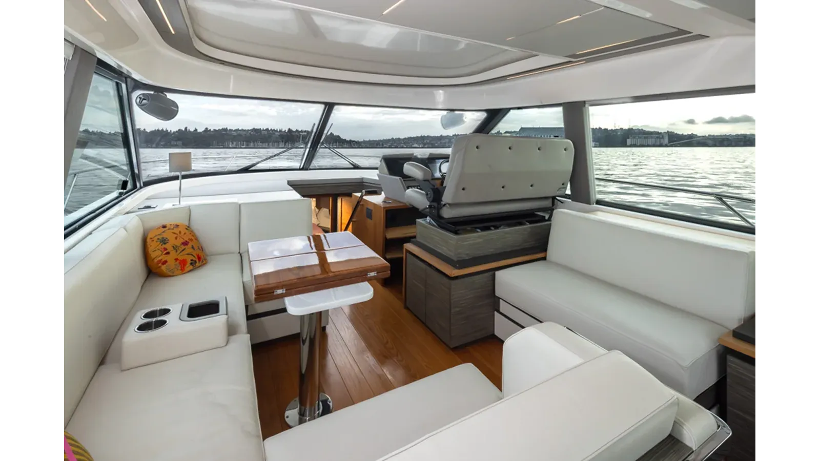 Buy a TIARA C49 COUPE - Tiara at Shestakov Yacht Sales