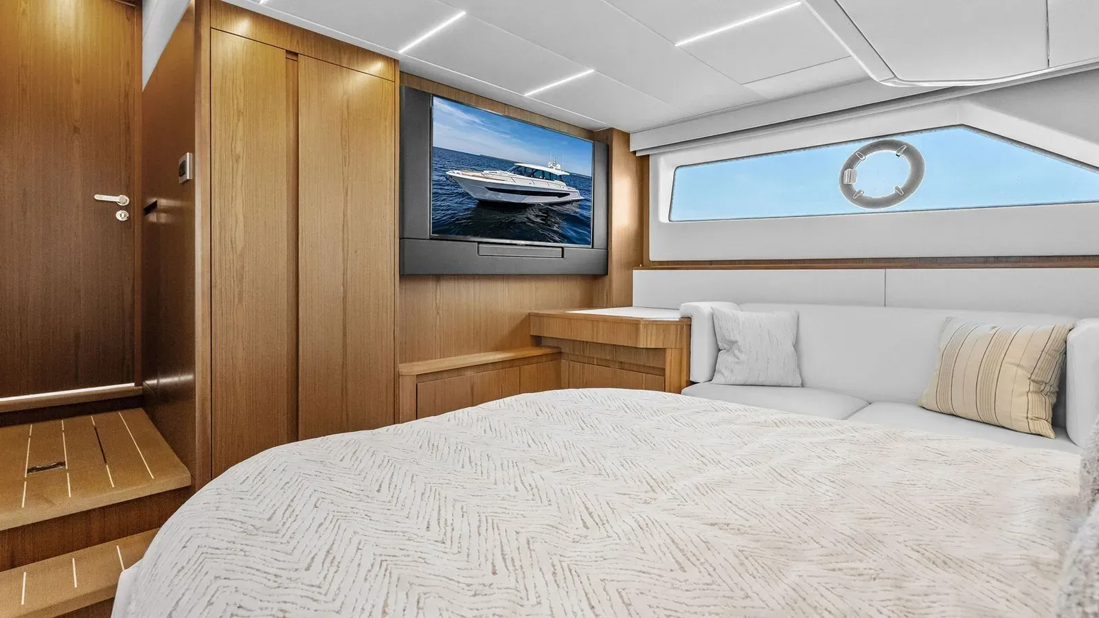 Лучшая цена на Galati Yacht Sales Trade - Tiara
