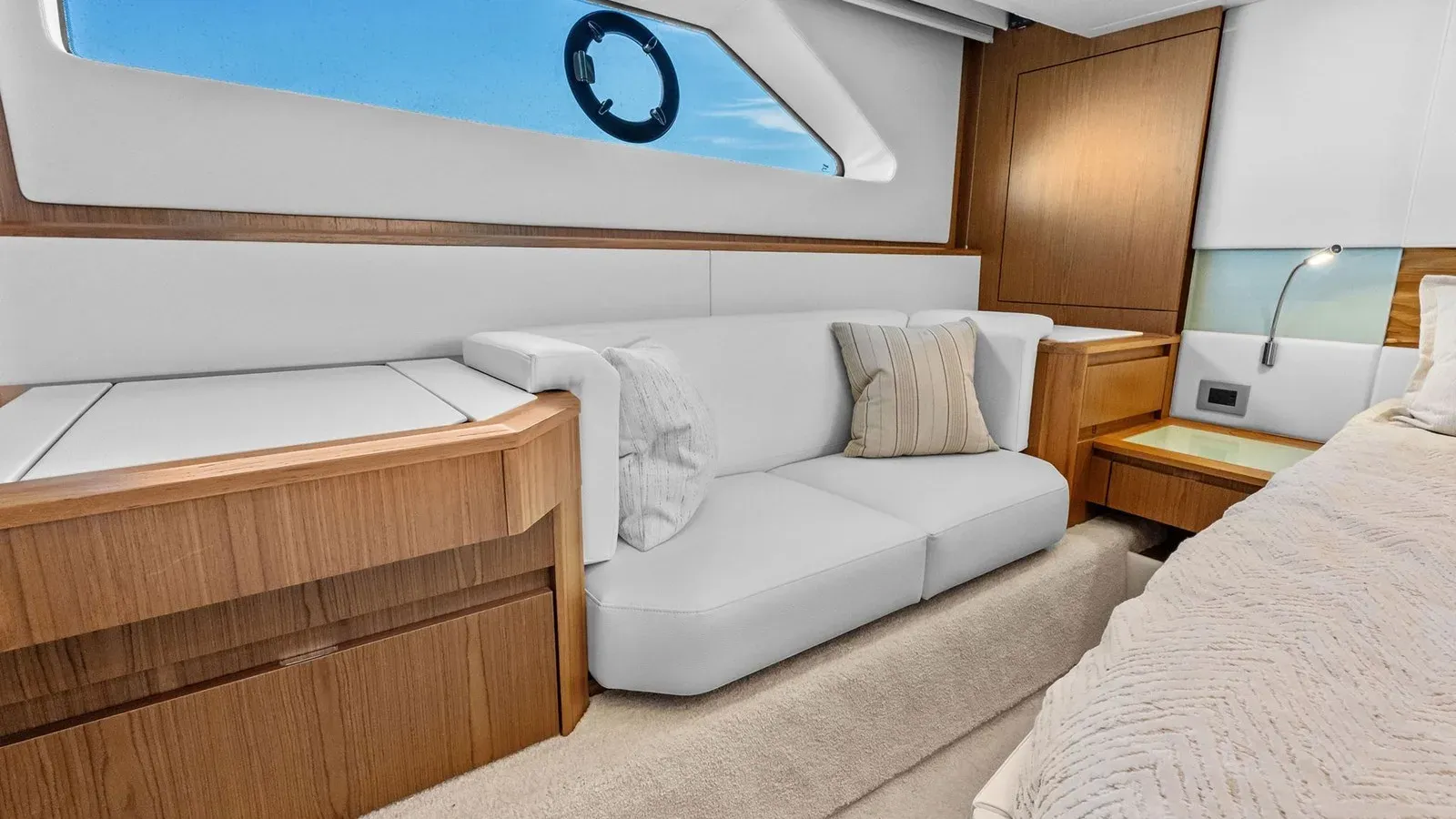 Купить яхту Galati Yacht Sales Trade - Tiara в Shestakov Yacht Sales