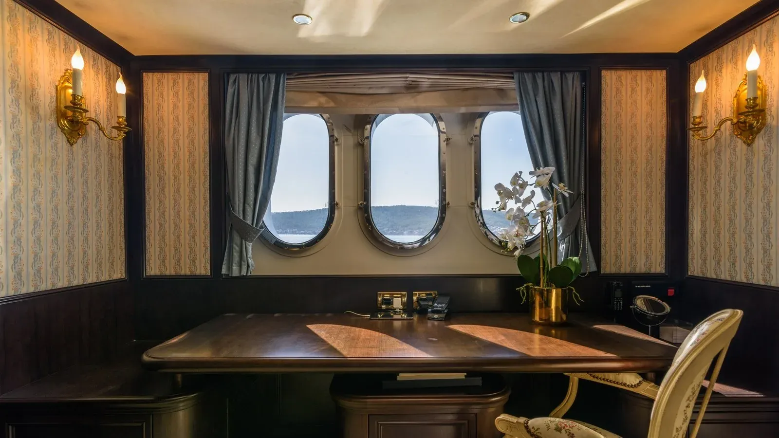 Buy a LA STELLA DEI MARI 106 at Shestakov Yacht Sales