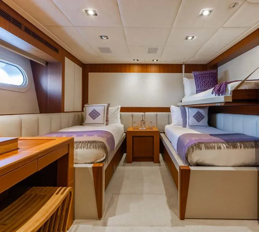 Buy a yacht Champagne Seas 164