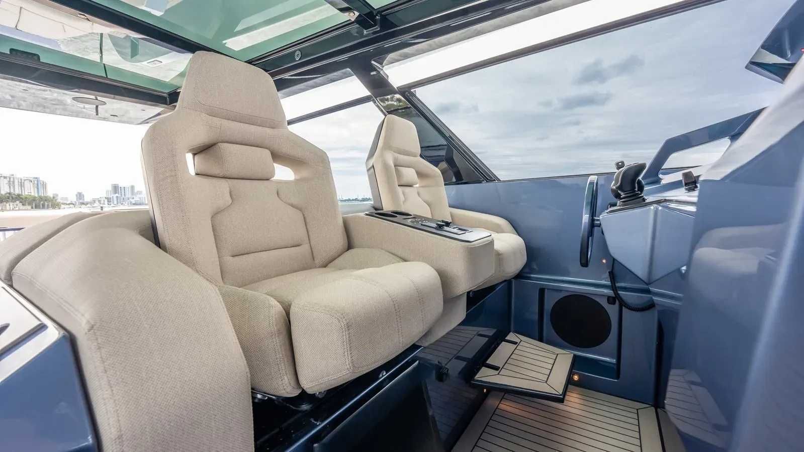 Купить GOOD ENERGY - VANQUISH YACHTS