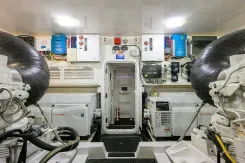 WASABI Enclosed Flybridge