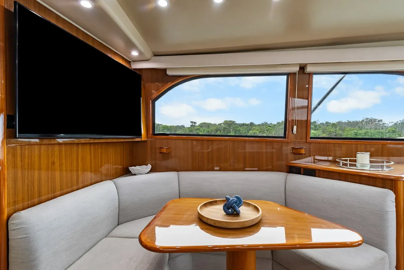 Купить яхту Ruckus в Shestakov Yacht Sales