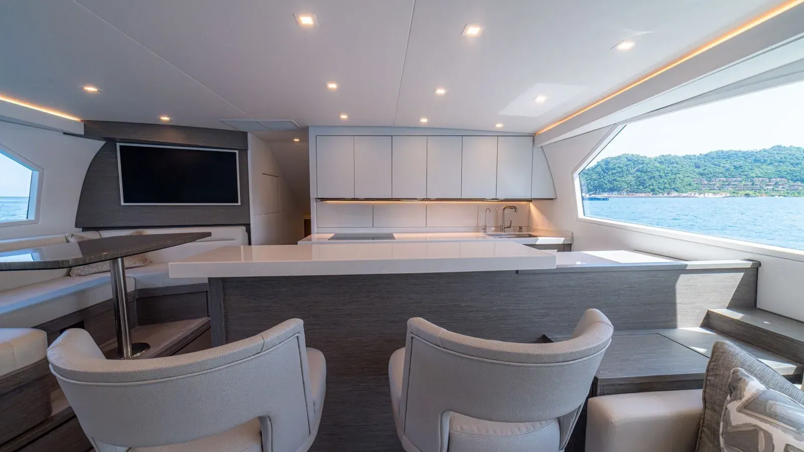 Buy a FISH TANK - VIKING at Shestakov Yacht Sales