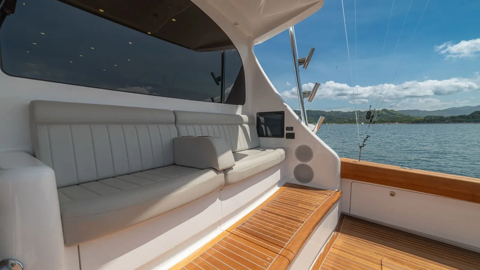 FISH TANK - VIKING yacht sale