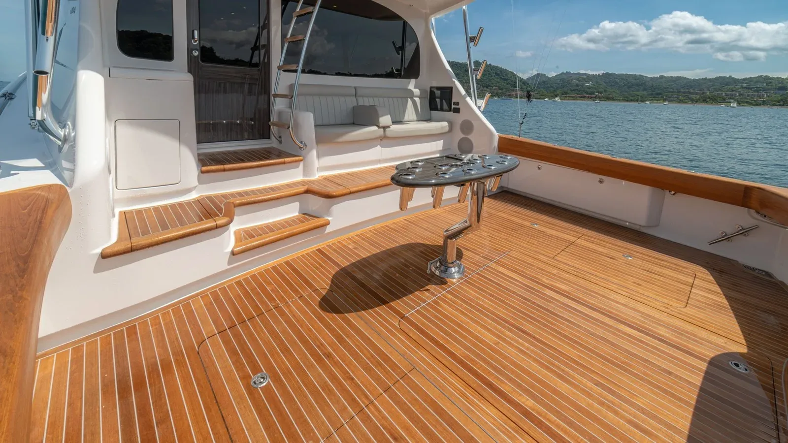 Buy a FISH TANK - VIKING at Shestakov Yacht Sales