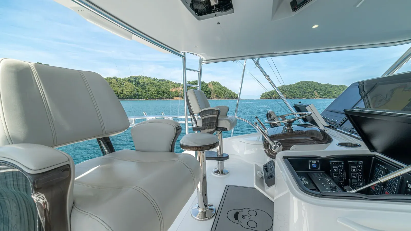 FISH TANK - VIKING yacht sale