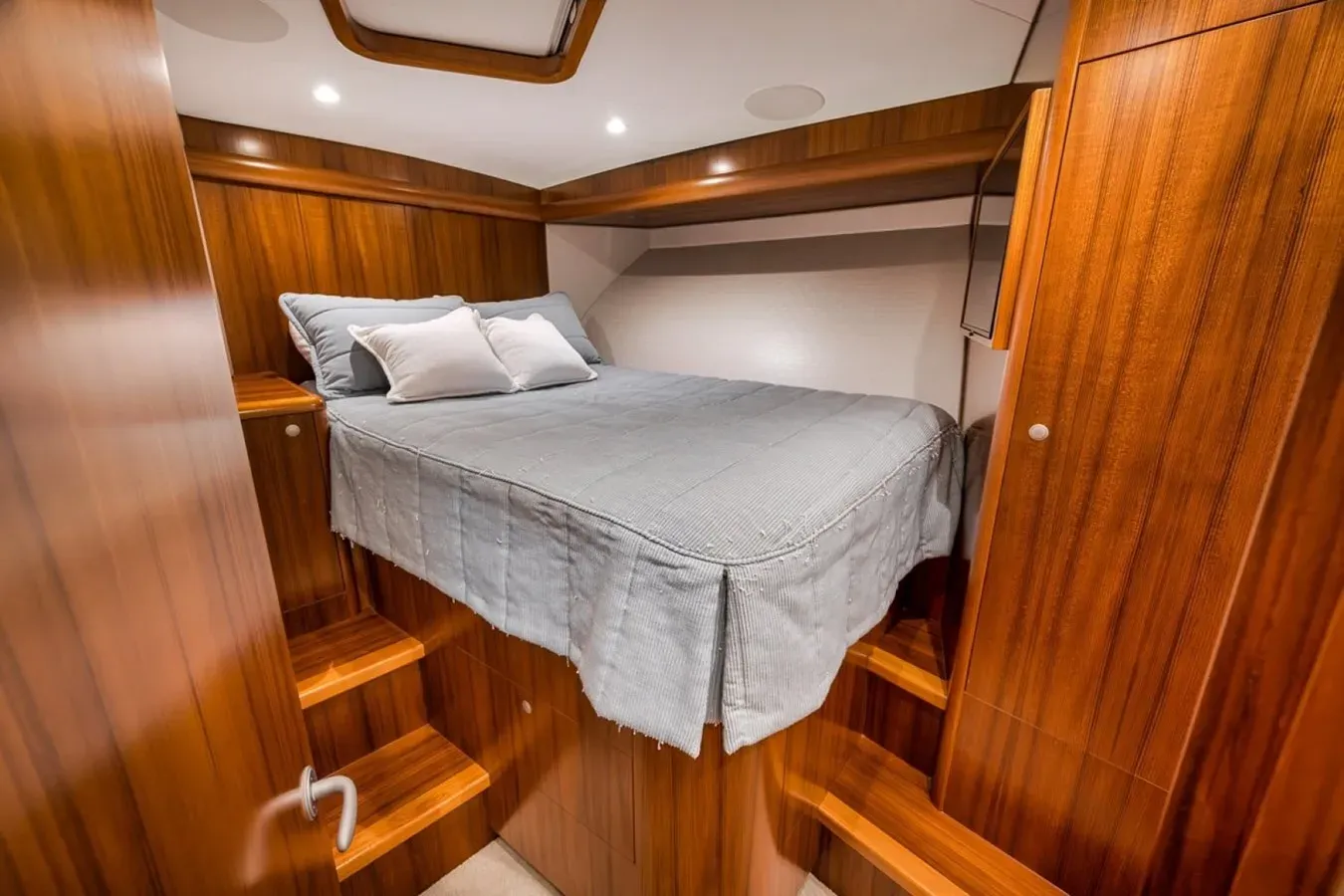 Buy a yacht Genesis