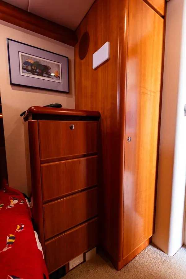 Лучшая цена на Dawn Trader VII 86 Raised Pilothouse